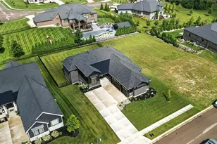 1943 Horseshoe Bend, Dayton, OH 45458 - Photo 3