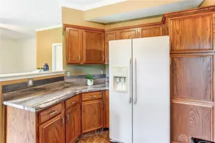 2327 Polo Park Dr, Dayton, OH 45439 - Photo 9
