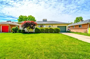 1404 Pinecrest Dr, Dayton, OH 45414 - Photo 3