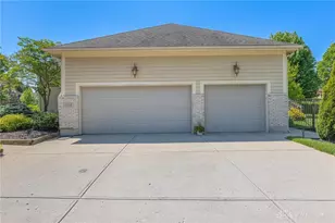 1668 Lago Mar Dr, Washington Twp, OH 45458 - Photo 45