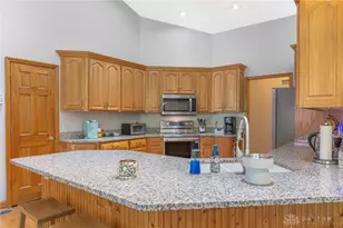 1668 Lago Mar Dr, Washington Twp, OH 45458 - Photo 5