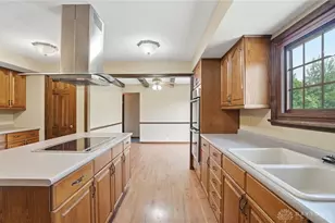 1081 Cedar Creek Cir, Washington Twp, OH 45459 - Photo 11