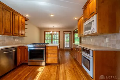 185 Barrington Village Drive, Beavercreek Twp, OH 45385 - Photo 11