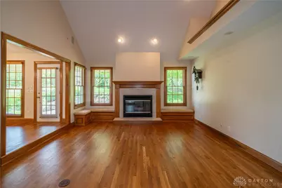 185 Barrington Village Drive, Beavercreek Twp, OH 45385 - Photo 5