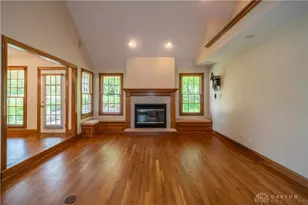 185 Barrington Village Dr, Beavercreek Twp, OH 45385 - Photo 5