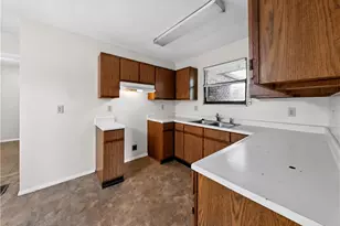 8454 Trowbridge Way, Huber Heights, OH 45424 - Photo 9