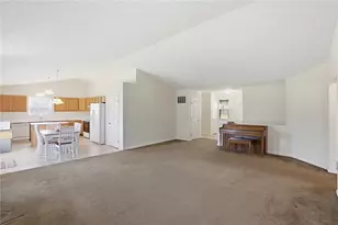 22 Meadowcrest Dr, Franklin Twp, OH 45005 - Photo 7