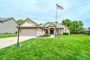 205 Charlie Dr, Englewood, OH 45315 - Photo 3