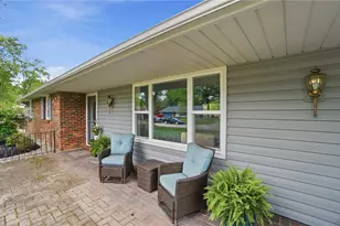 556 Brandwynne Ct, Washington Twp, OH 45459 - Photo 3