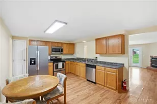6824 Laurelview Dr, Huber Heights, OH 45424 - Photo 11