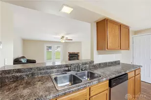 6824 Laurelview Dr, Huber Heights, OH 45424 - Photo 13