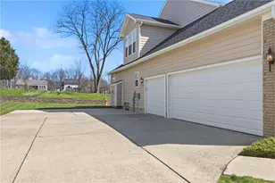 2432 Forest Oaks Dr, Beavercreek, OH 45431 - Photo 3