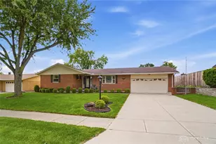 742 Greenview Dr, Tipp City, OH 45371 - Photo 1
