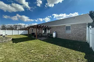 918 Stratford Dr, Greenville, OH 45331 - Photo 5