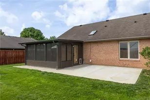1990 Swallowtail Ct, Englewood, OH 45315 - Photo 3