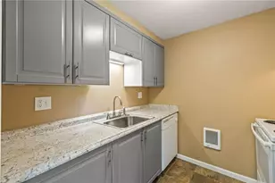 5375 Dunmore Dr, West Carrollton, OH 45449 - Photo 9