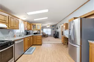 137 S Point Dr, Fairborn, OH 45324 - Photo 9