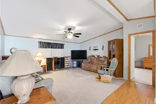 137 S Point Dr, Fairborn, OH 45324 - Photo 7