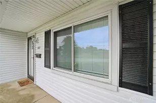 607 W Lake Ave, New Carlisle, OH 45344 - Photo 5