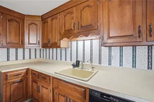 2221 Milesburn Dr, Miami Township, OH 45439 - Photo 7