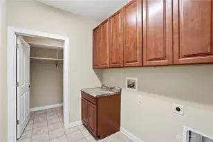 2419 Locust Hill Blvd, Beavercreek, OH 45431 - Photo 25