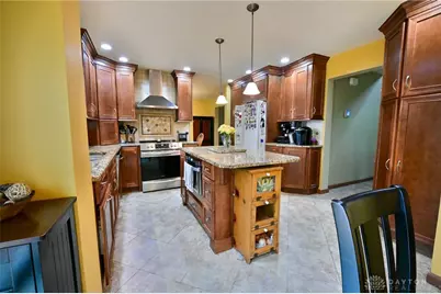 2424 Rockingham Drive, Troy, OH 45373 - Photo 5