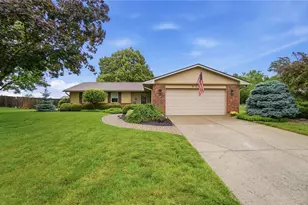 307 Rankin Dr, Englewood, OH 45322 - Photo 3