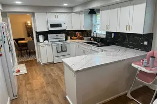 2165 E Oak Tree Dr, Dayton, OH 45440 - Photo 3