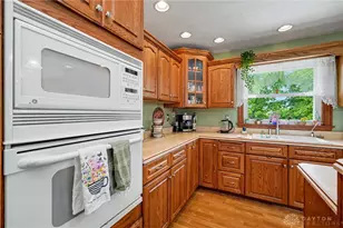 2105 Cheviot Hills Dr, Springfield, OH 45505 - Photo 9