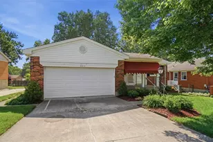 5914 Fawnridge Ct, Green Township, OH 45239 - Photo 3
