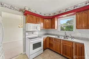 10060 Village Tree Ct, Miamisburg, OH 45342 - Photo 7