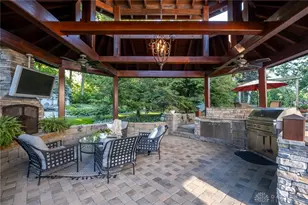 572 Towncrest Dr, Beavercreek, OH 45434 - Photo 3