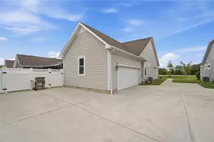 4019 Pepperwell Cir, Sugarcreek Twp, OH 45440 - Photo 33