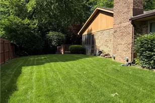 2709 Pine Valley Ct, Butler Twp, OH 45414 - Photo 3