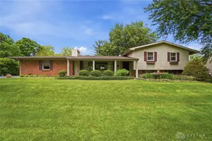 2756 Cottonwood Dr, Springfield Twp, OH 45504 - Photo 3