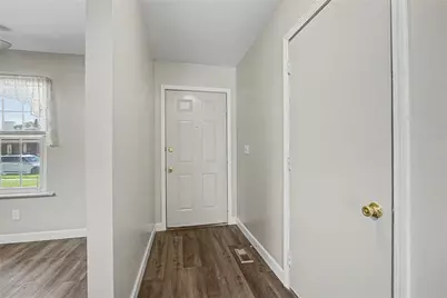 8781 Emeraldgate Drive, Huber Heights, OH 45424 - Photo 5