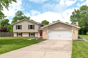 7221 Showplace Dr, Huber Heights, OH 45424 - Photo 3
