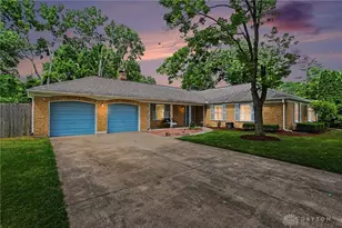 907 Debbie Ct, Clayton, OH 45415 - Photo 3