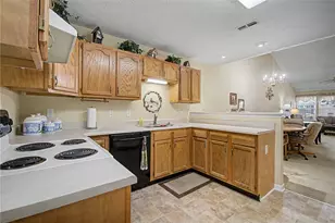 5051 Twin Lakes Cir, Clayton, OH 45315 - Photo 13