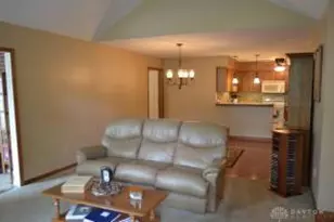 858 Trent Close, Springfield, OH 45503 - Photo 3