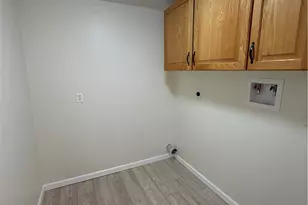 5705 Tibet Dr, Huber Heights, OH 45424 - Photo 13