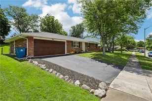 4916 Arrowview Dr, Huber Heights, OH 45424 - Photo 3