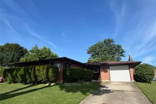 1389 Mapleridge Dr, Fairborn, OH 45324 - Photo 1