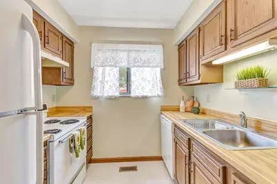 7832 Betsy Ross Circle, Washington Twp, OH 45459 - Photo 11
