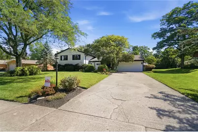8220 Paragon Road, Washington Twp, OH 45458 - Photo 3