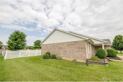 129 Honeysuckle Way, Eaton, OH 45320 - Photo 3