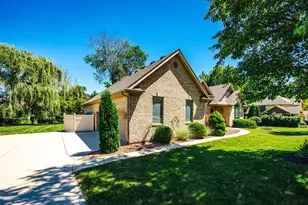 1271 Oakleaf Dr, Beavercreek, OH 45434 - Photo 5
