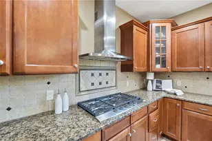 10540 Wallingsford Cir, Washington Twp, OH 45458 - Photo 17