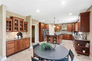 10540 Wallingsford Cir, Washington Twp, OH 45458 - Photo 13