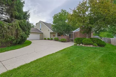 9040 S Normandy Lane, Washington Twp, OH 45458 - Photo 1